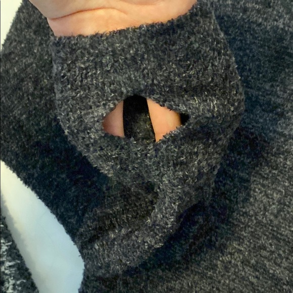 Barefoot dreams sweater- worn 2-3 times - Picture 3 of 4